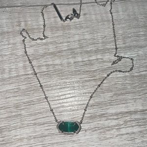 KENDRA SCOTT Elisa Satellite Necklace in Silver with Emerald Cat’s Eye Stone